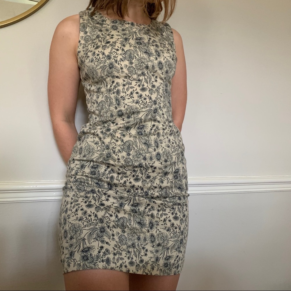 Floral Forever 21 Dress with keyhole back detail